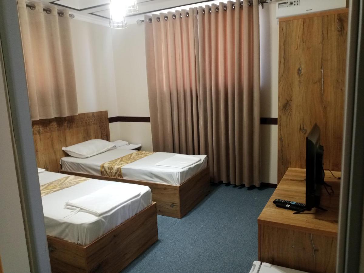 בוקורו Hotel Boutique Al Hayit מראה חיצוני תמונה