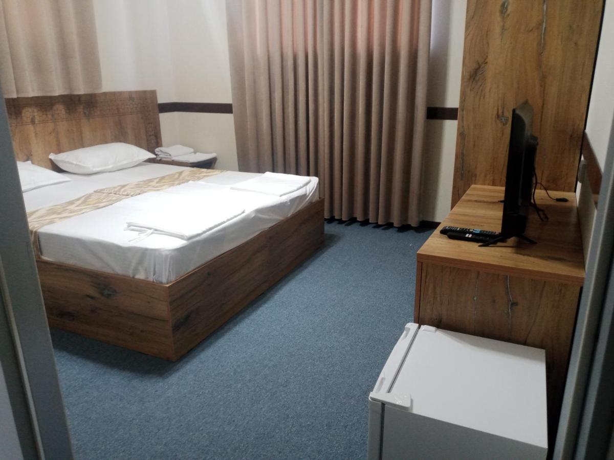 בוקורו Hotel Boutique Al Hayit מראה חיצוני תמונה