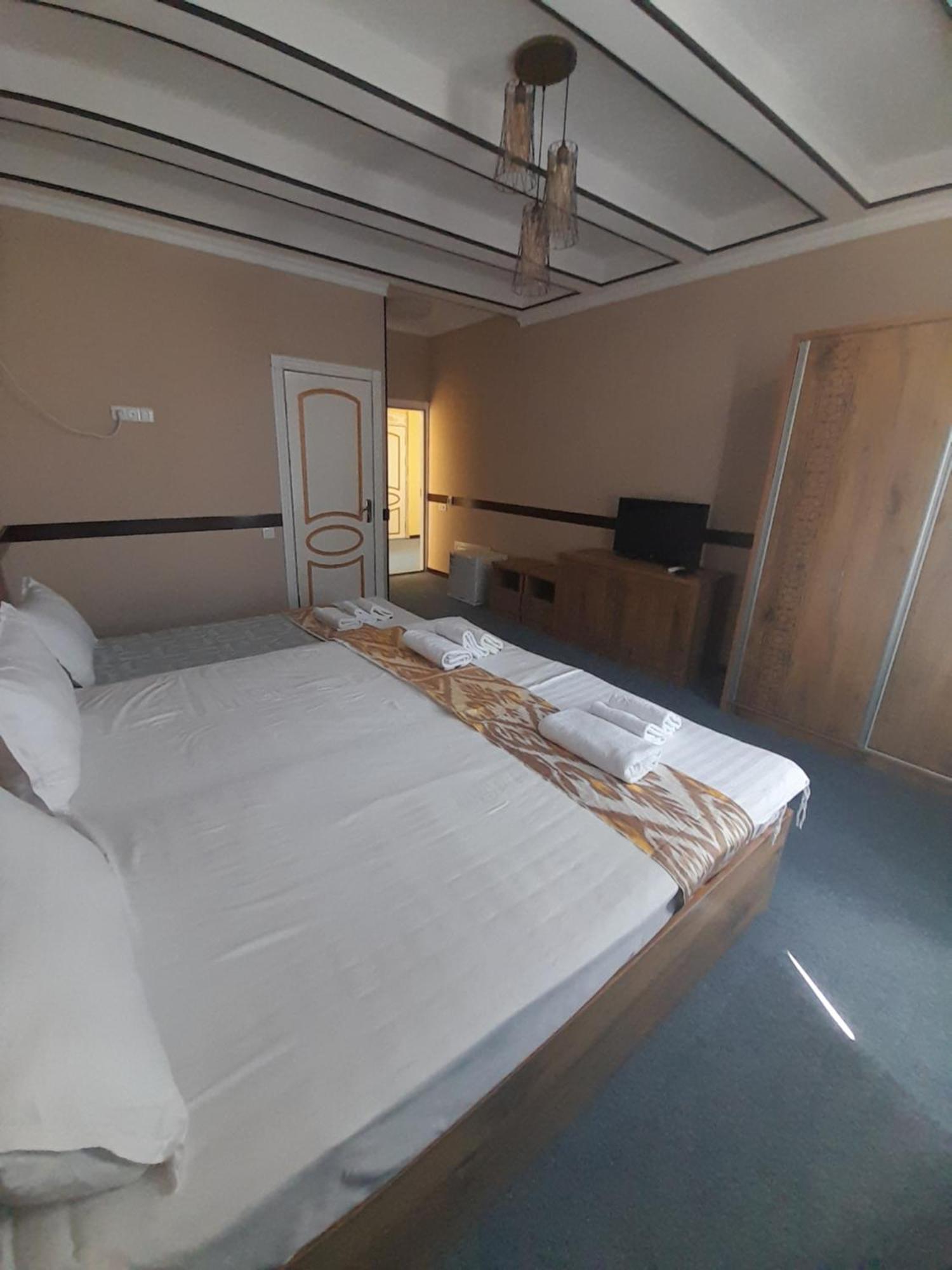 בוקורו Hotel Boutique Al Hayit מראה חיצוני תמונה