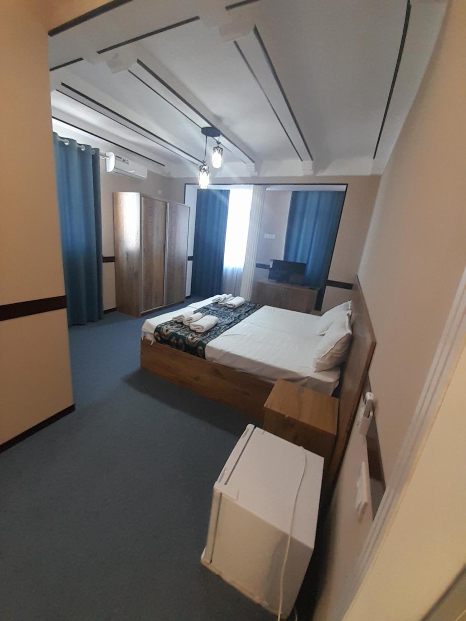 בוקורו Hotel Boutique Al Hayit מראה חיצוני תמונה