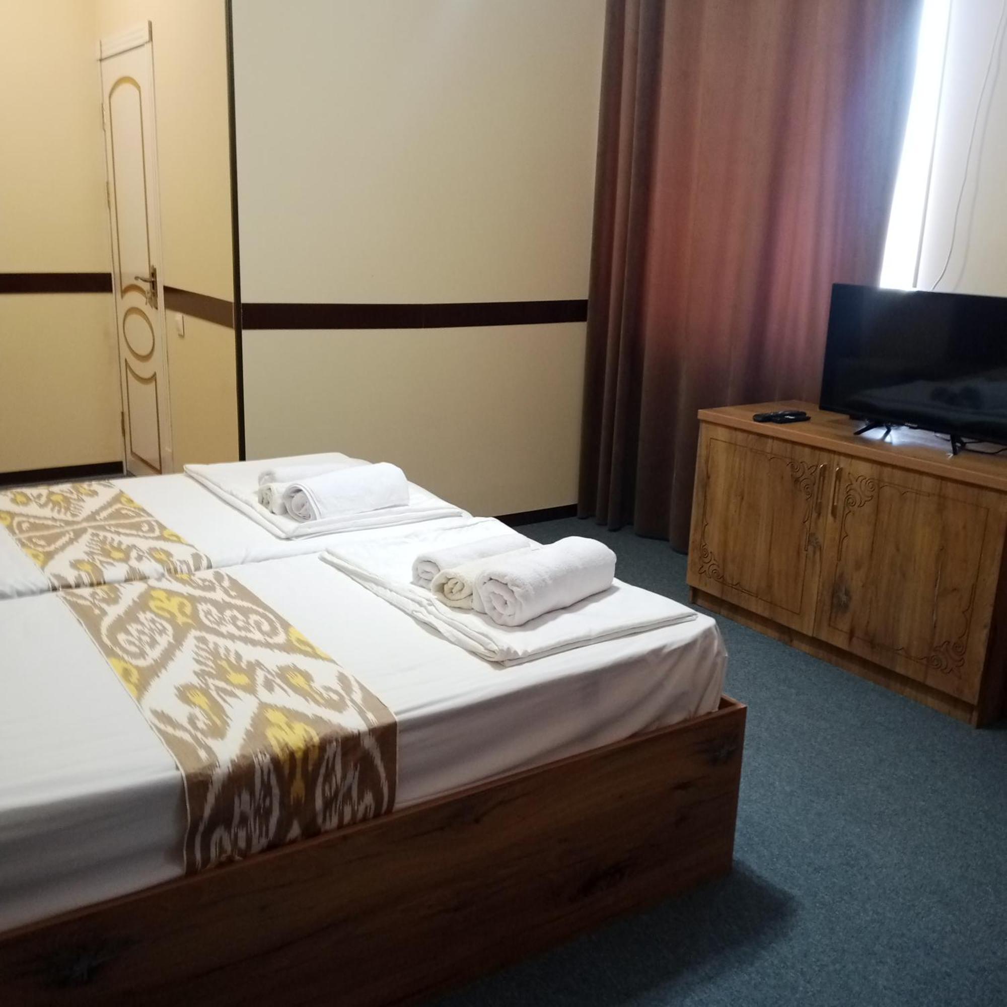 בוקורו Hotel Boutique Al Hayit מראה חיצוני תמונה