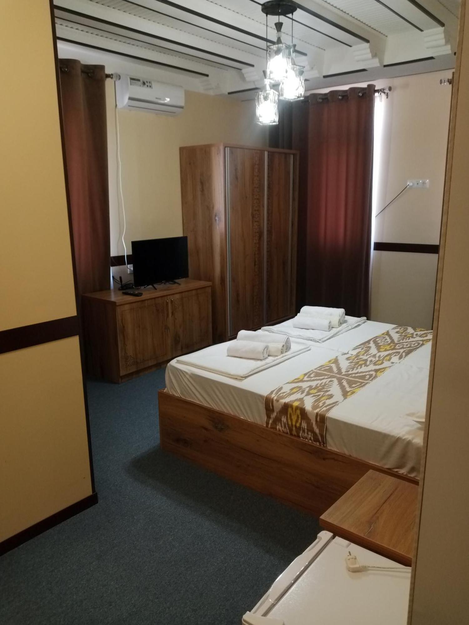 בוקורו Hotel Boutique Al Hayit מראה חיצוני תמונה