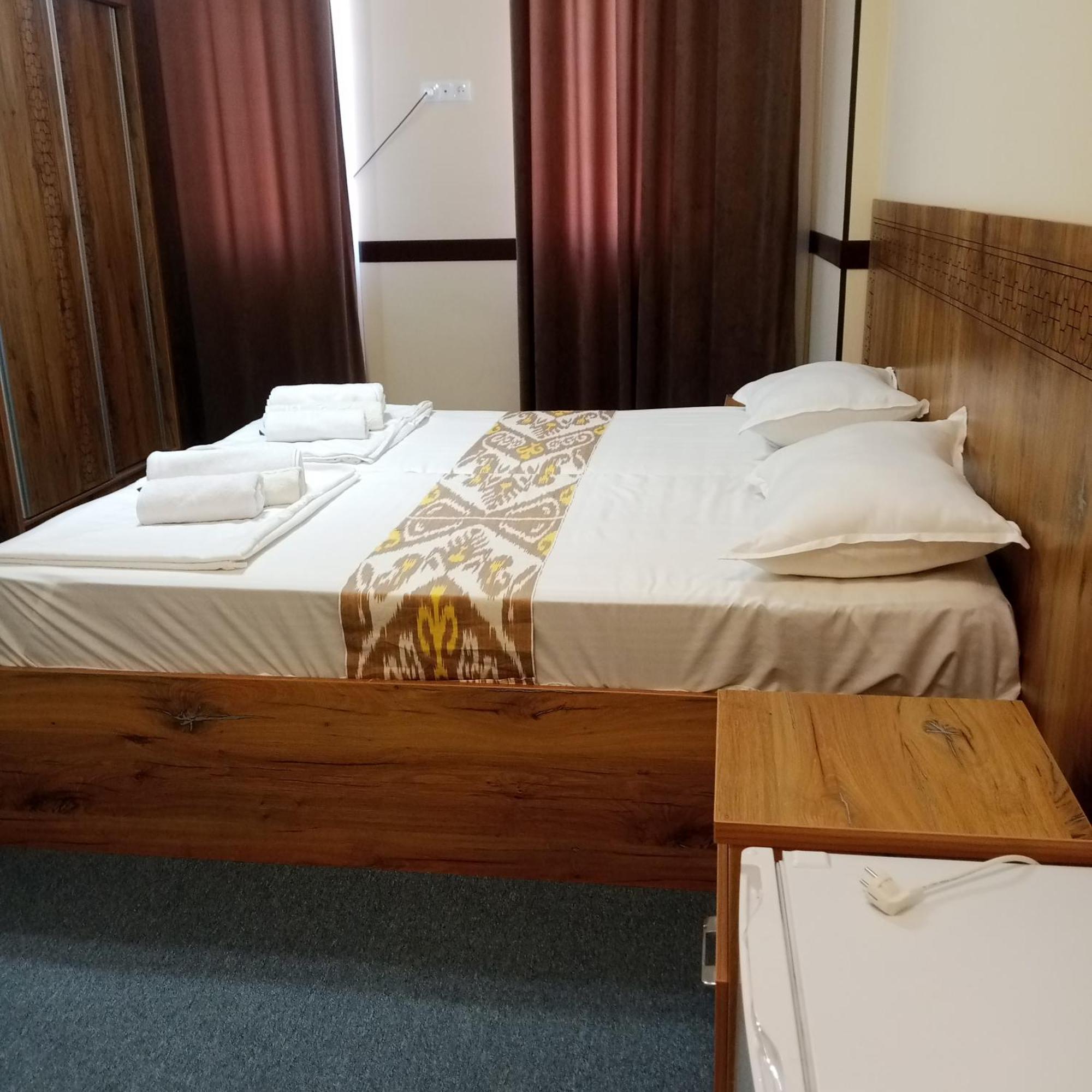 בוקורו Hotel Boutique Al Hayit מראה חיצוני תמונה