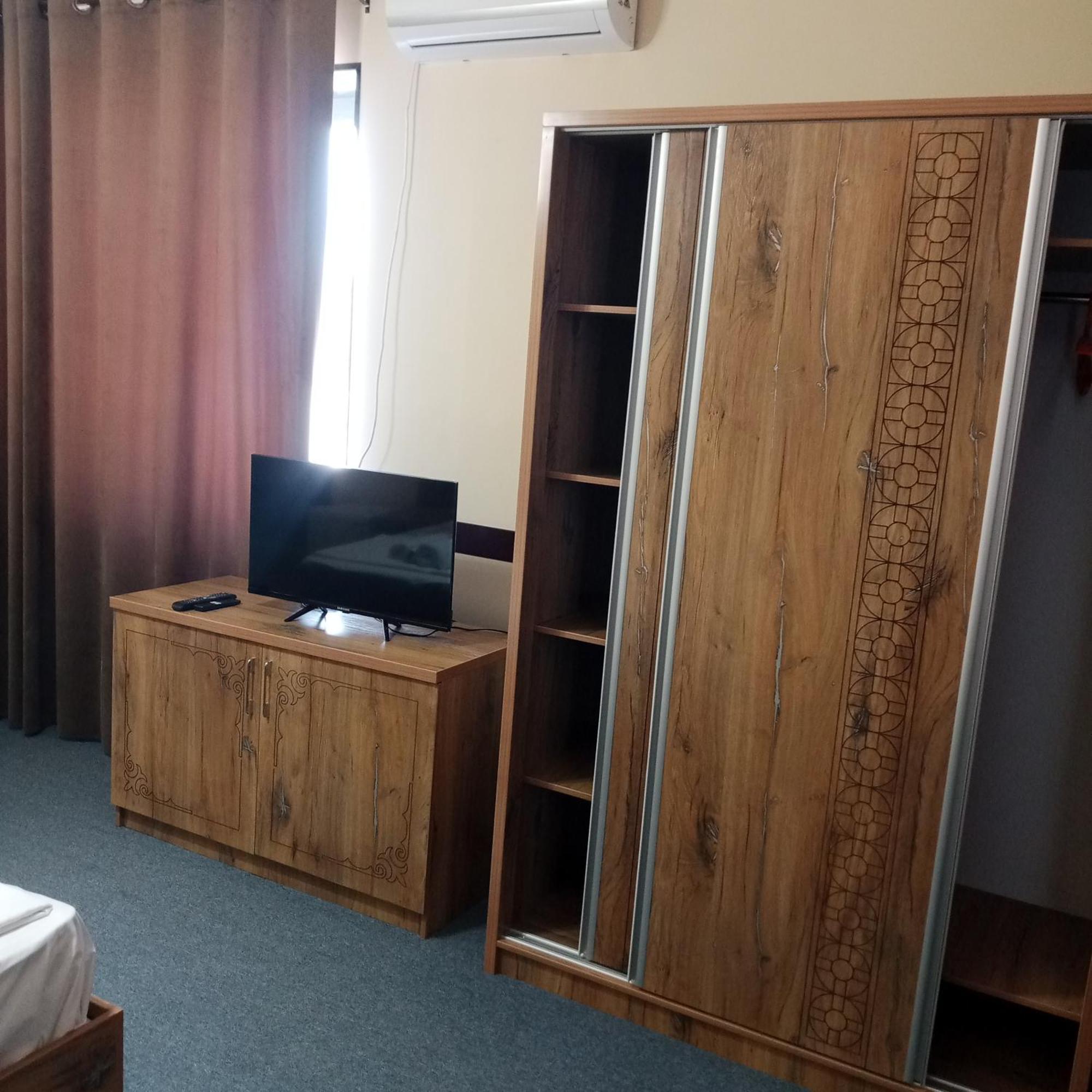 בוקורו Hotel Boutique Al Hayit מראה חיצוני תמונה