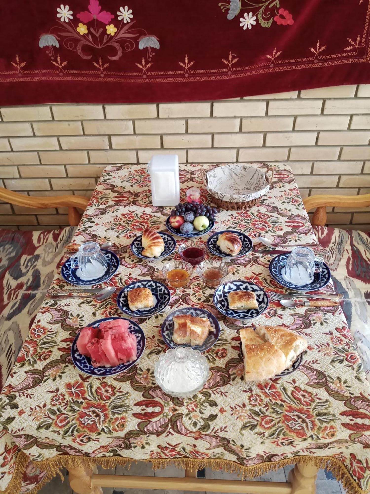 בוקורו Hotel Boutique Al Hayit מראה חיצוני תמונה